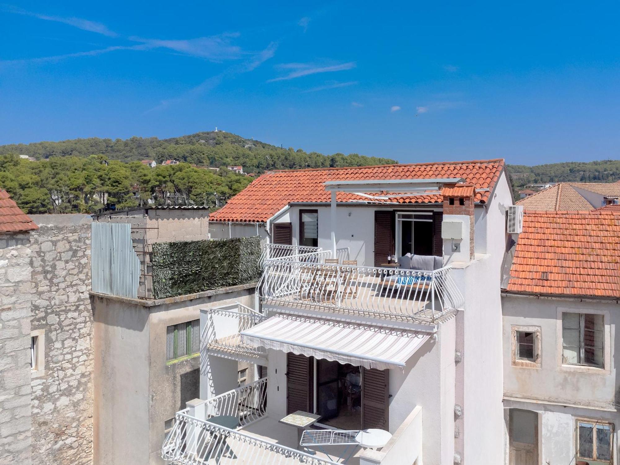 Appartement Pharos Sunset - Stari Grad Center *